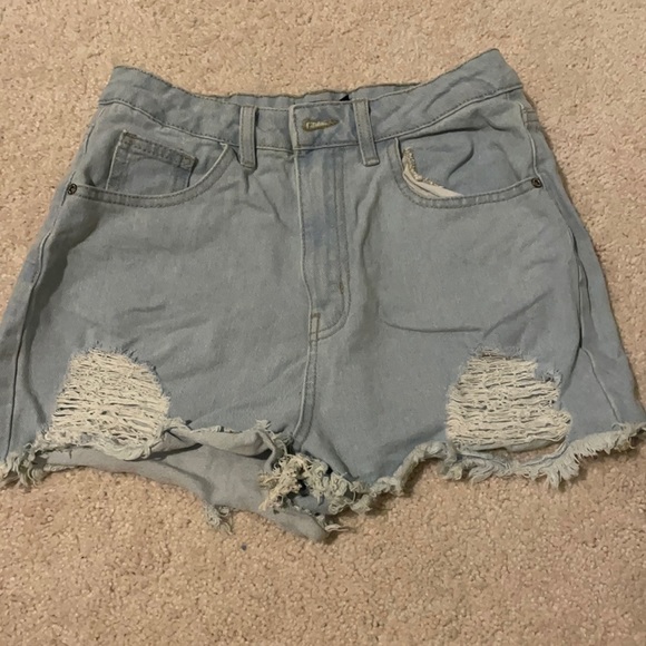 Cut mid rise shorts - Picture 1 of 3
